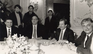 Giornalista, ma anche interprete in occasioni ufficiali grazie alla sua perfetta conoscenza della lingua italiana, qui lo vediamo durante la visita a Praga di Gianni De Michelis nel 1990, con Václav Havel e Jiří Dienstbier / Journalist, but also interpreter in official events, thanks to his perfect knowledge of Italian language, we can see him during the Prague visit of Gianni De Michelis, in 1990, with Václav Havel and Jiří Dienstbier