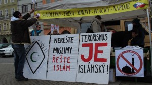 Un gazebo anti-islam a Praga / An anti-islam gazebo in Prague