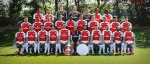 Tomáš Rosický nella foto di gruppo dell’Arsenal per la stagione 2015/2016 / Tomáš Rosický in the Arsenal team photo for the 2015/2016 season