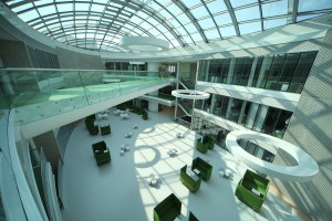 L’interno del Ceitec, l’avveniristico Istituto di Tecnologia del Centro Europa / The interior spaces of Ceitec, the futuristic Central European Institute of Technology